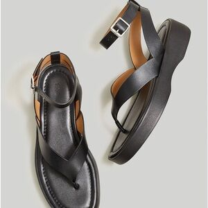 Madewell - The Cooper Thong Sandal. Size 8.5 Black